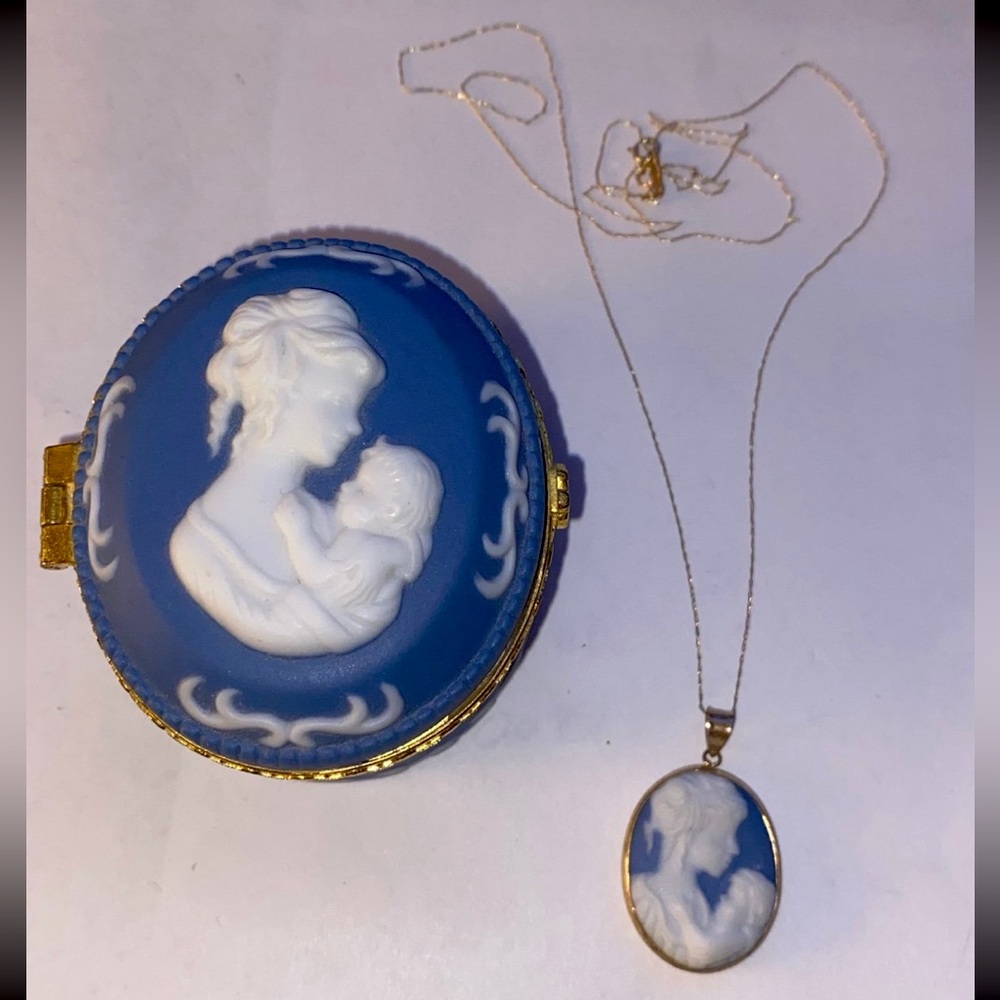 🎉HP🥳 10K YG 10KT Cameo Pendant jewelry trinket box mother child Gold 10k